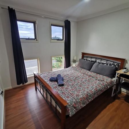Shared House With Other Guests Near Shopping Center And Theme Parks Apartment Gold Coast Exterior photo