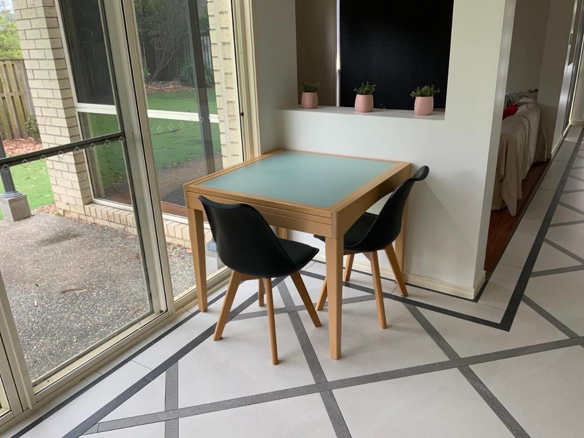 Shared House With Other Guests Near Shopping Center And Theme Parks Apartment Gold Coast Exterior photo