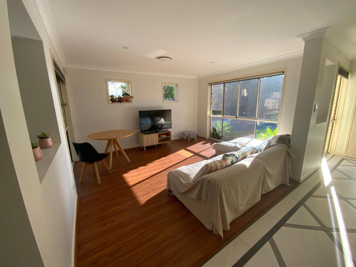 Shared House With Other Guests Near Shopping Center And Theme Parks Apartment Gold Coast Exterior photo
