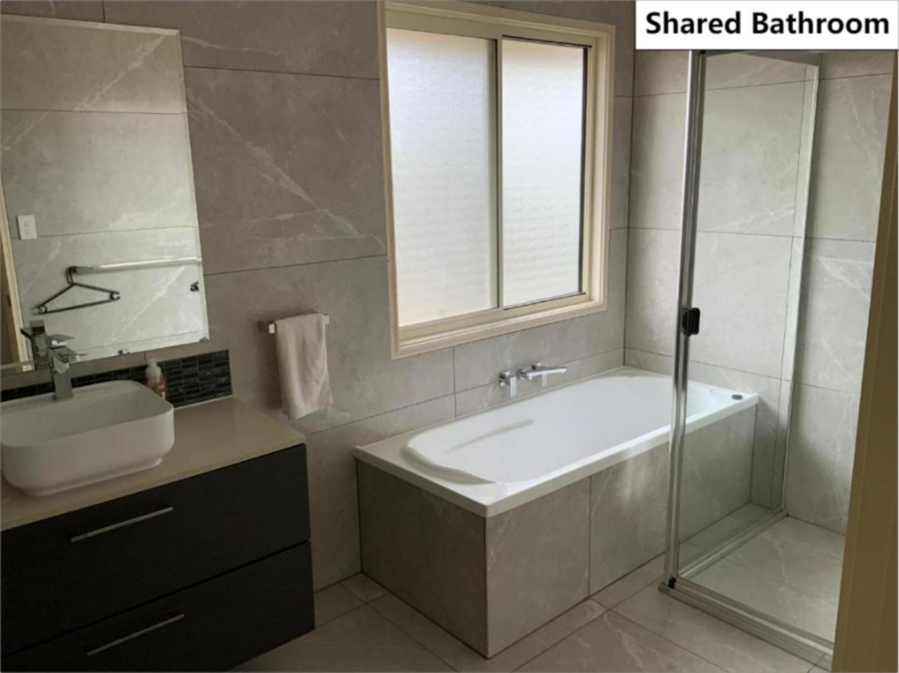 Shared House With Other Guests Near Shopping Center And Theme Parks Apartment Gold Coast Exterior photo