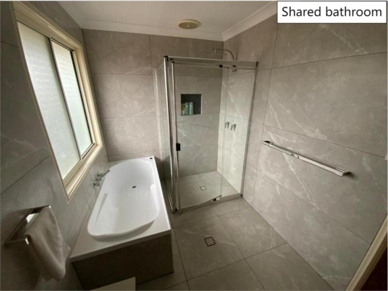 Shared House With Other Guests Near Shopping Center And Theme Parks Apartment Gold Coast Exterior photo