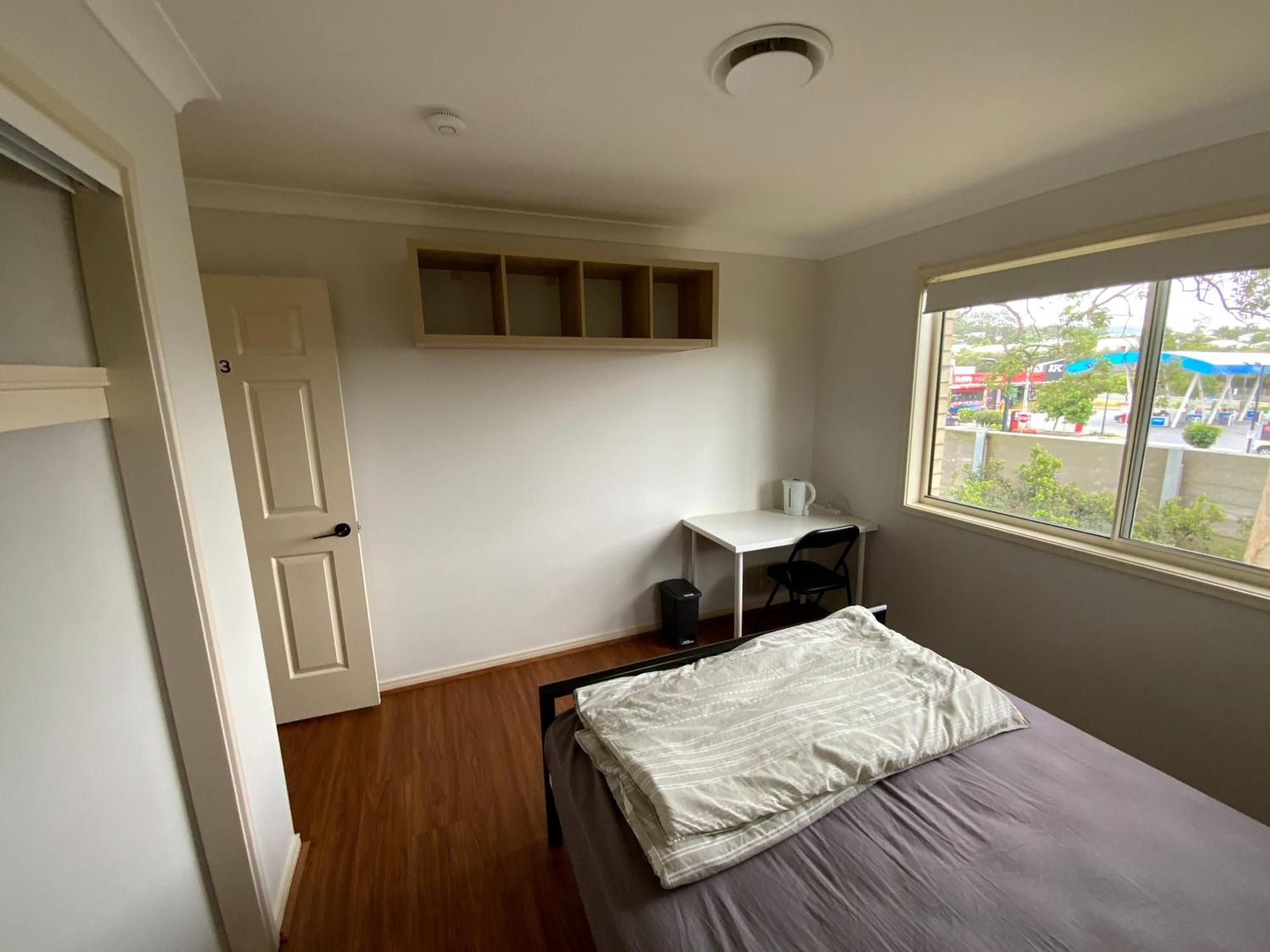 Shared House With Other Guests Near Shopping Center And Theme Parks Apartment Gold Coast Room photo